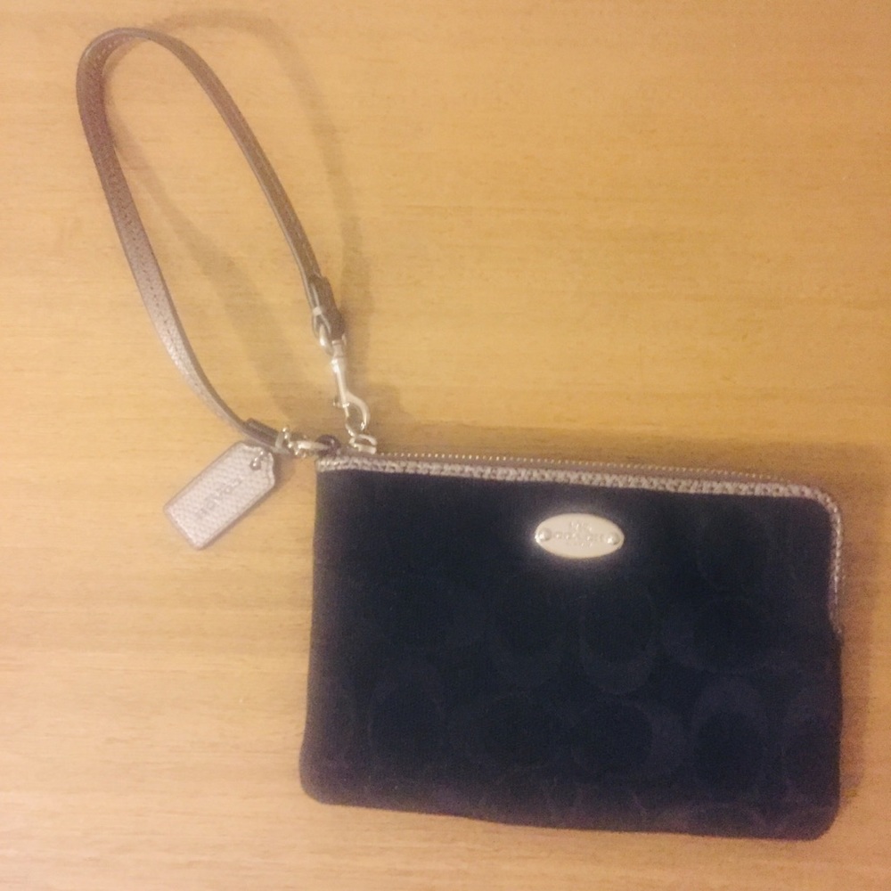 COACH F64643 Signature Corner Zip Black Wristlet